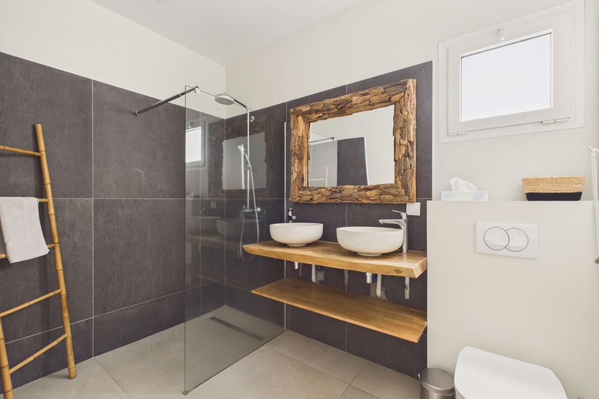 Location villa piscine 3 chambres diamant - salle de douche chambre 3